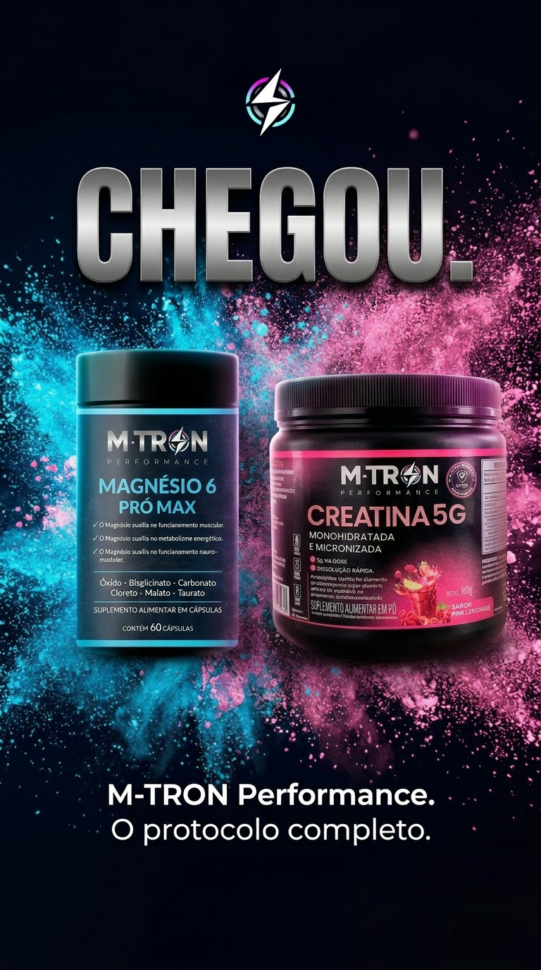 Mulher fitness segurando o suplemento M-TRON Pink Lemonade